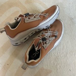 Women’s OnCloud size 8